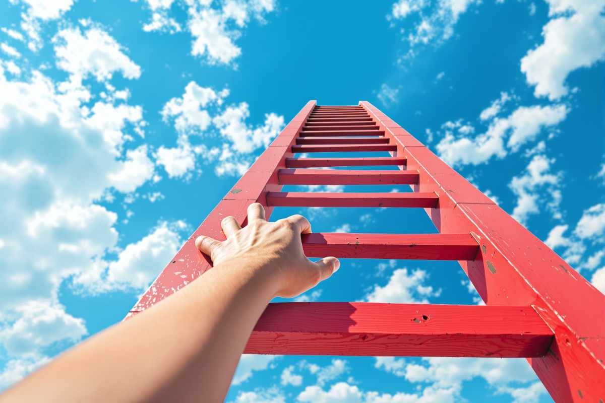 Zu hohe Ansprüche an sich selbst, Symbolbild: Hand auf roter Leiter, die in den Himmel führt