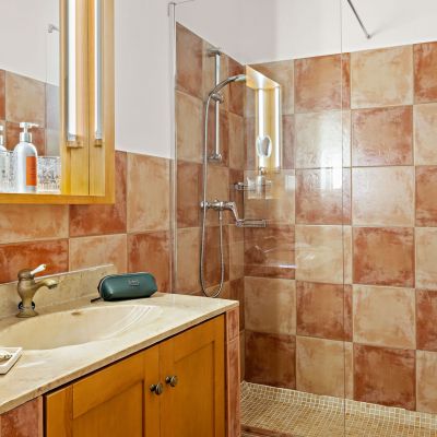 Boutique Hotel Cortijo El Sarmiento: Badezimmer im andalusischen Stil